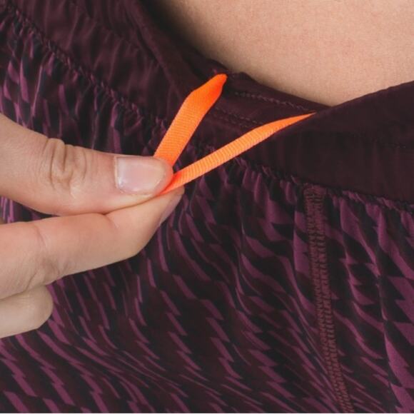 Lululemon Tracker Short III 4-way Stretch Bordeaux Drama  sz 4 EUC - Picture 8 of 10